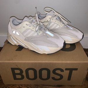 Yeezy Boost 700 “analog”